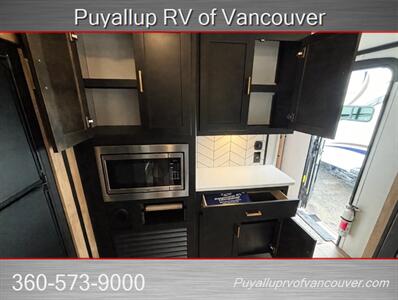 2022 KEYSTONE RV OUTBACK 328RL   - Photo 14 - Vancouver, WA 98682-4901