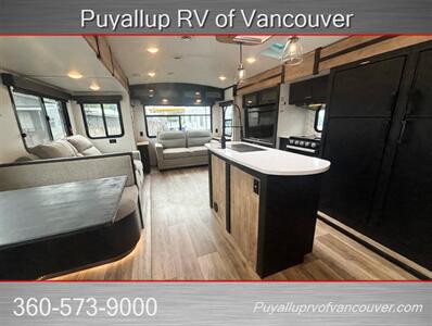 2022 KEYSTONE RV OUTBACK 328RL   - Photo 5 - Vancouver, WA 98682-4901