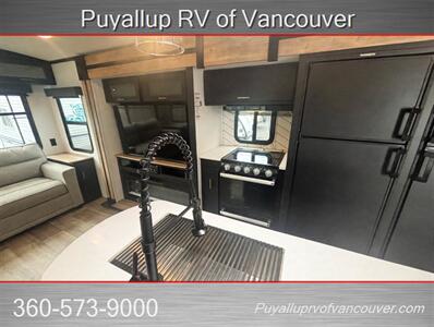 2022 KEYSTONE RV OUTBACK 328RL   - Photo 7 - Vancouver, WA 98682-4901