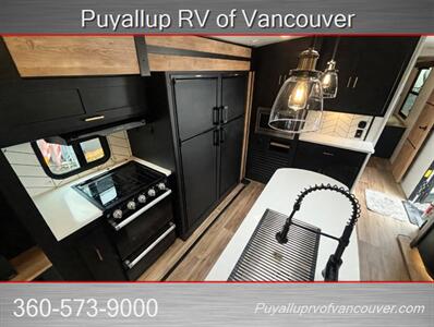 2022 KEYSTONE RV OUTBACK 328RL   - Photo 12 - Vancouver, WA 98682-4901