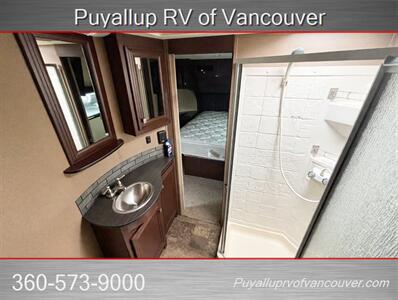 2015 DUTCHMAN VOLTAGE 3305   - Photo 15 - Vancouver, WA 98682-4901