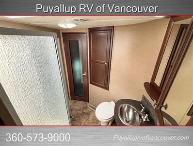 2015 DUTCHMAN VOLTAGE 3305   - Photo 14 - Vancouver, WA 98682-4901