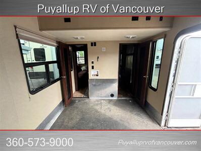 2015 DUTCHMAN VOLTAGE 3305   - Photo 19 - Vancouver, WA 98682-4901