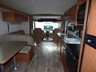 2017 Winnebago Vista 31KE   - Photo 9 - Puyallup, WA 98373