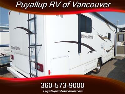 2014 WINNEBAGO MINNIE WINNIE 31K   - Photo 3 - Vancouver, WA 98682-4901