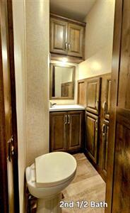 2019 Keystone Montana 20th Anniversary 3930FB   - Photo 11 - Puyallup, WA 98373