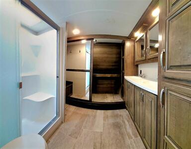 2019 Keystone Montana 20th Anniversary 3930FB   - Photo 12 - Puyallup, WA 98373