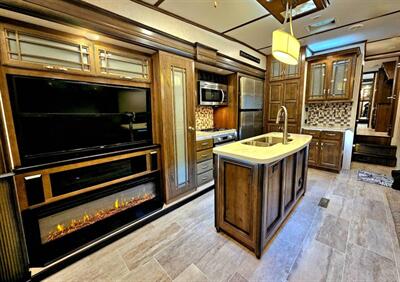 2019 Keystone Montana 20th Anniversary 3930FB   - Photo 6 - Puyallup, WA 98373
