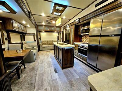 2019 Keystone Montana 20th Anniversary 3930FB   - Photo 5 - Puyallup, WA 98373