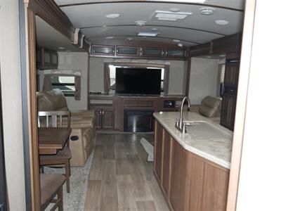 2017 Dutchmen Denali 287RE   - Photo 12 - Puyallup, WA 98373