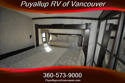 2017 FOREST RIVER CARDINAL3456RL   - Photo 18 - Vancouver, WA 98682-4901