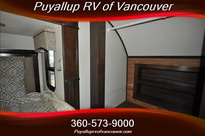 2017 FOREST RIVER CARDINAL3456RL   - Photo 22 - Vancouver, WA 98682-4901