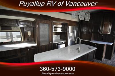 2017 FOREST RIVER CARDINAL3456RL   - Photo 15 - Vancouver, WA 98682-4901