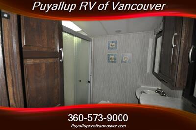 2017 FOREST RIVER CARDINAL3456RL   - Photo 23 - Vancouver, WA 98682-4901