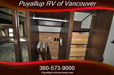 2017 FOREST RIVER CARDINAL3456RL   - Photo 21 - Vancouver, WA 98682-4901