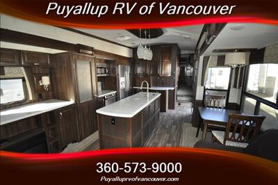 2017 FOREST RIVER CARDINAL3456RL   - Photo 14 - Vancouver, WA 98682-4901