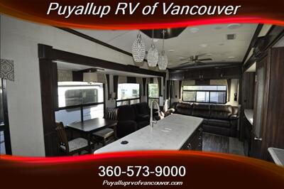 2017 FOREST RIVER CARDINAL3456RL   - Photo 8 - Vancouver, WA 98682-4901