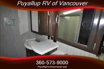 2017 FOREST RIVER CARDINAL3456RL   - Photo 24 - Vancouver, WA 98682-4901