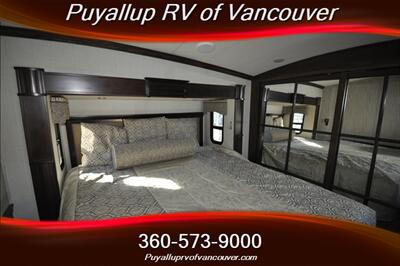 2017 FOREST RIVER CARDINAL3456RL   - Photo 19 - Vancouver, WA 98682-4901