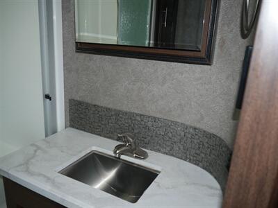 2018 Jayco North Point 377RLBH   - Photo 15 - Puyallup, WA 98373