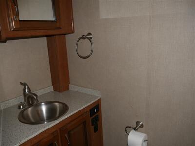 2018 Holiday Rambler Vacationer XE36F   - Photo 11 - Puyallup, WA 98373