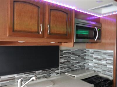 2018 Holiday Rambler Vacationer XE36F   - Photo 5 - Puyallup, WA 98373