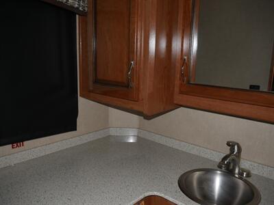 2018 Holiday Rambler Vacationer XE36F   - Photo 16 - Puyallup, WA 98373