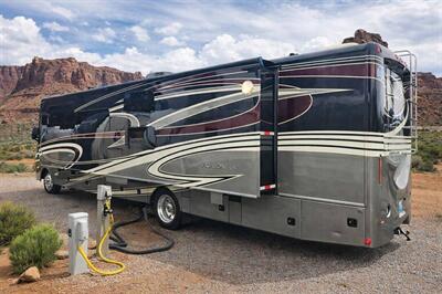 2018 Holiday Rambler Vacationer XE36F - Photo 2 - Puyallup, WA 98373