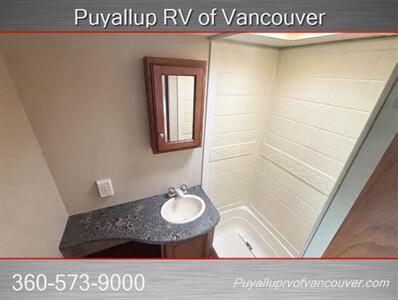 2013 KEYSTONE RV PASSPORT 238ML SUPER LITE   - Photo 10 - Vancouver, WA 98682-4901