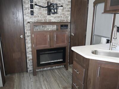 2018 Forest River Cherokee Cascade 294BHC   - Photo 7 - Puyallup, WA 98373