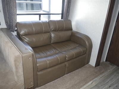 2018 Forest River Cherokee Cascade 294BHC   - Photo 8 - Puyallup, WA 98373