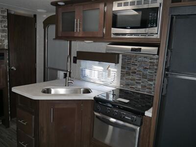 2018 Forest River Cherokee Cascade 294BHC   - Photo 6 - Puyallup, WA 98373