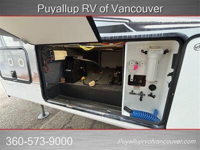 2016 WINNEBAGO LATITUDE 34RG   - Photo 21 - Vancouver, WA 98682-4901