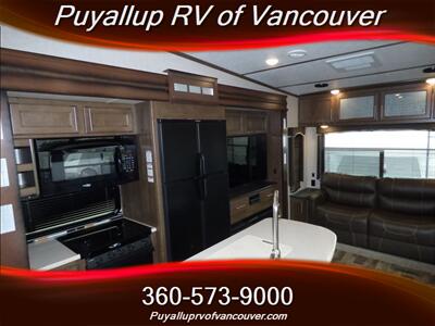 2018 Keystone COUGAR 310RLS   - Photo 7 - Vancouver, WA 98682-4901