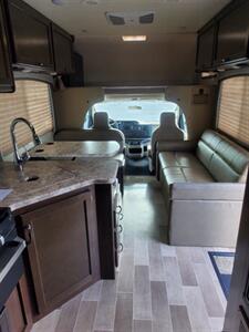 2020 Thor Chateau 26B   - Photo 3 - Puyallup, WA 98373