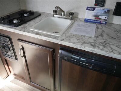 2018 Jayco JAYFLIGHT SLX 145RB - Photo 5 - Puyallup, WA 98373