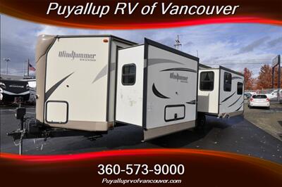 2017 FOREST RIVER ROCKWOOD WINDJAMMER 3001   - Photo 5 - Vancouver, WA 98682-4901