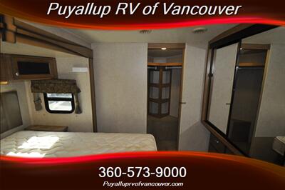 2017 FOREST RIVER ROCKWOOD WINDJAMMER 3001   - Photo 23 - Vancouver, WA 98682-4901