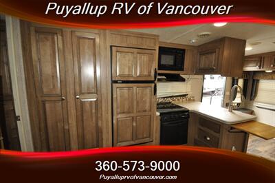 2017 FOREST RIVER ROCKWOOD WINDJAMMER 3001   - Photo 15 - Vancouver, WA 98682-4901