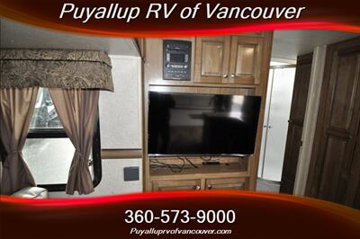 2017 FOREST RIVER ROCKWOOD WINDJAMMER 3001   - Photo 14 - Vancouver, WA 98682-4901