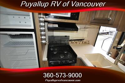 2017 FOREST RIVER ROCKWOOD WINDJAMMER 3001   - Photo 18 - Vancouver, WA 98682-4901