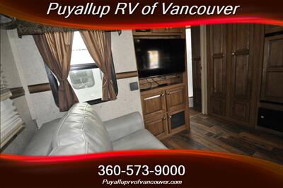 2017 FOREST RIVER ROCKWOOD WINDJAMMER 3001   - Photo 13 - Vancouver, WA 98682-4901