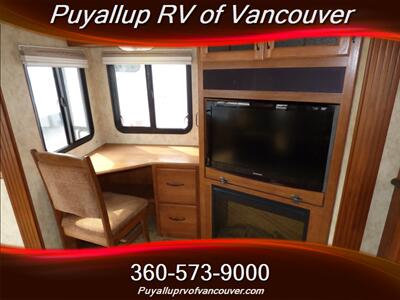 2011 Keystone MONTANA HICKORY ED. 3400RL   - Photo 10 - Vancouver, WA 98682-4901