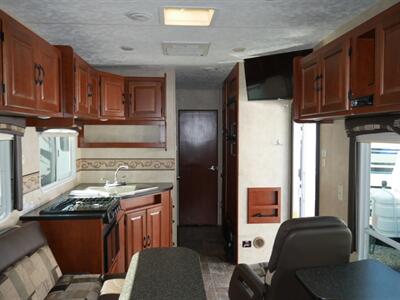 2013 Forest River Shockwave 26FQDX   - Photo 11 - Puyallup, WA 98373