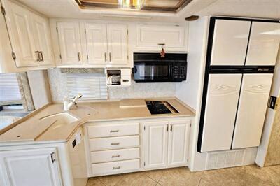 1999 Gulf Stream Tourmaster 8403 - Photo 4 - Puyallup, WA 98373