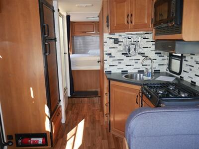 2015 Thor Fourwinds 28A   - Photo 12 - Puyallup, WA 98373