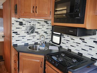 2015 Thor Fourwinds 28A   - Photo 5 - Puyallup, WA 98373