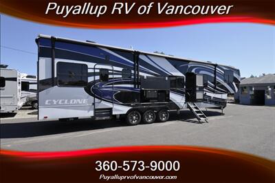 2020 HEARTLAND RV CYCLONE 4101   - Photo 18 - Vancouver, WA 98682-4901