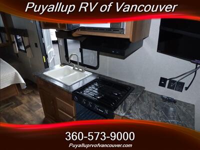 2017 KEYSTONE RV SPRINGDALE 202QBWE   - Photo 12 - Vancouver, WA 98682-4901