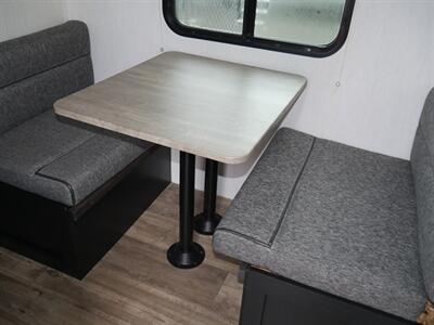 2025 Forest River Cherokee Greywolf Black Label 22RRBL   - Photo 5 - Puyallup, WA 98373